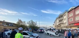 Nazilli'de iki otomobilin çarpıştığı kazada iki kişi yaralandı