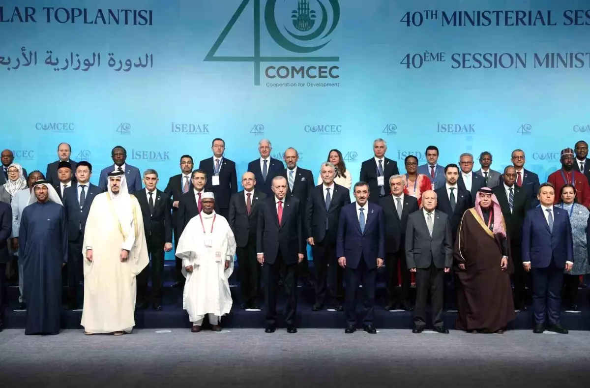 Cumhurbaşkanı Erdoğan, 40. İSEDAK Toplantısı'nda aile fotoğrafı çekimine katıldı