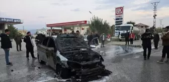 Hatay'da Seyir Halindeki Otomobil Alev Aldı