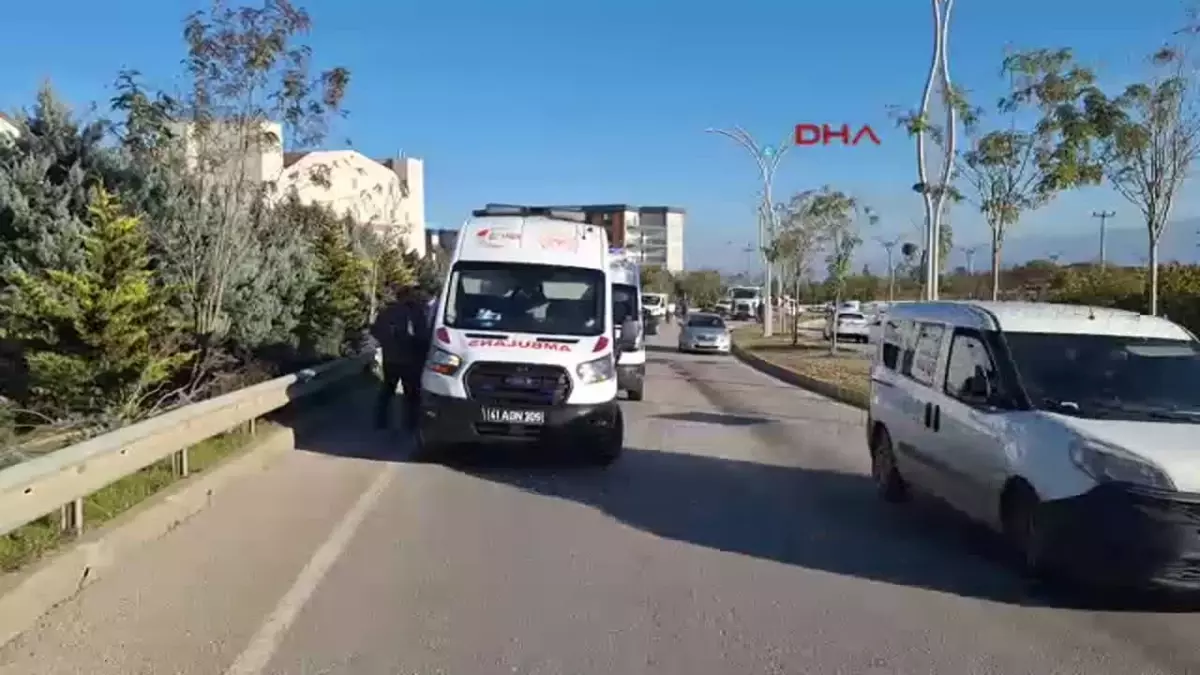 İzmit'te Jandarma Otomobili Takla Attı: 2 Yaralı