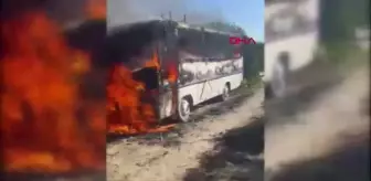 Adana'da Narenciye İşçilerini Taşıyan Midibüs Yandı