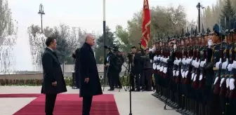 Cumhurbaşkanı Erdoğan, Kırgız mevkidaşı Caparov tarafından resmi törenle karşılandı