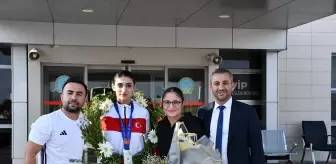 Dünya Gençler Boks Şampiyonası'nda Gümüş Madalya Kazanan Pınar Benek, Şırnak'ta Coşkuyla Karşılandı