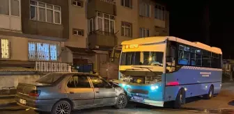 Erzurum'da Otobüse Çarpan Otomobil Sürücüsü Yaralandı