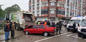 Samsun'da Çöp Kamyonu ile Otomobil Çarpıştı: 3 Yaralı