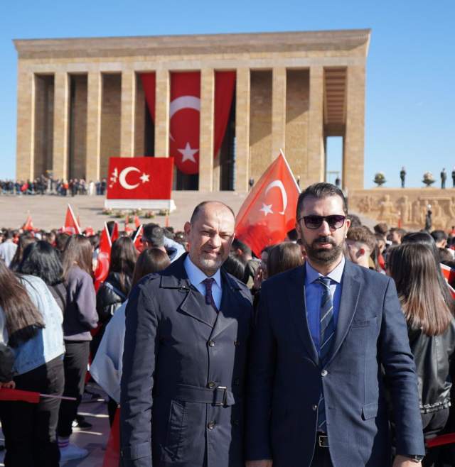 Ankara Yenimahalle AK Parti İlçe Başkanı Ekrem Yüce, mazbatasını aldı