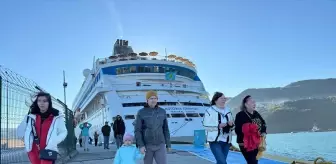 Amasra'ya Kruvaziyer İle Gelen 1053 Turist Şehri Keşfetti