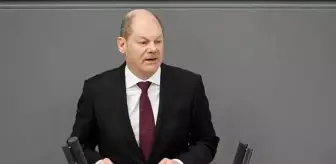 Almanya Başbakanı Olaf Scholz, Güvenoyuna Gidiyor