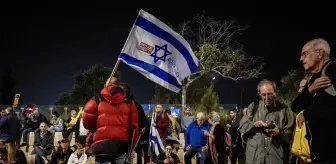 İsrail'de Netanyahu'nun Savunma Bakanı'nın Görevden Alınması Protesto Ediliyor