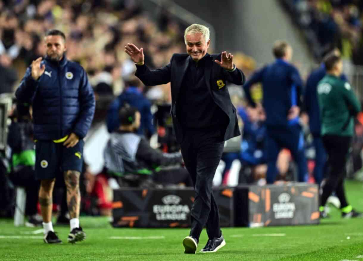 Mourinho'ya İngiltere'den zehir zemberek sözler: Gürültü çıkaran boş bir kap Mourinho'ya İngiltere'den zehir zemberek sözler: Gürültü çıkaran boş bir kap