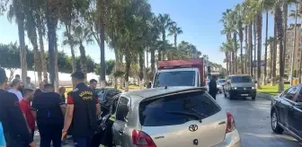 Mersin'de Refüje Çarpan Otomobilde Sürücü Yaralandı