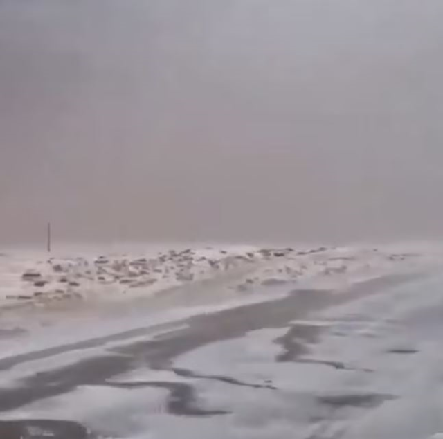 Unexpected hailstorm in Saudi Arabia covered the desert with a white blanket