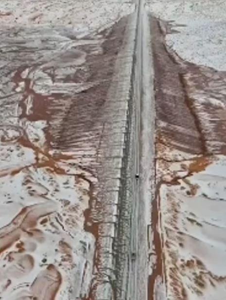 Unexpected hailstorm in Saudi Arabia covered the desert with a white blanket