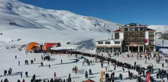 Hakkari'de Kış Sporları İçin Gençlik Kampı Düzenleniyor