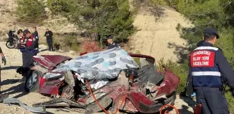 Bucak'ta Beton Tırı ile Üç Otomobilin Karıştığı Kazada 2 Ölü, 6 Yaralı