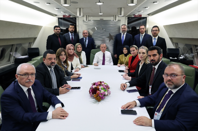 Cumhurbaşkanı Erdoğan'dan kayyum atanan belediyelerle ilgili ilk yorum: Makamı suistimal eden bedelini öder