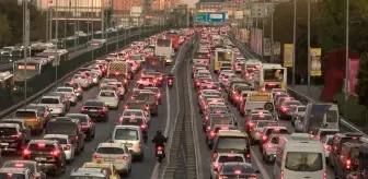 İstanbul'da Akşam Trafik Yoğunluğu Yüzde 82'ye Ulaştı