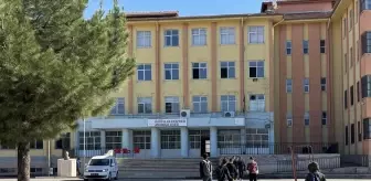 Siirt'te 19 Öğrenci Gıda Zehirlenmesi Şüphesiyle Hastaneye Kaldırıldı