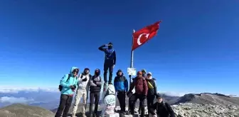 Eskişehir Doğa Aktiviteleri Grubu'ndan 10 Kasım Ata'ya Saygı Uludağ Tırmanışı