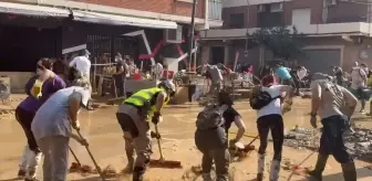 İspanya'da Sel Felaketi: Valensiya Halkı Temizlik İçin Seferber Oldu