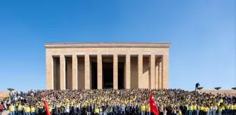 Fenerbahçeli Gençler, Atatürk'ün Anısına Anıtkabir'i Ziyaret Etti