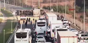 Bolu'da TIR Devrildi, Otoyol Ulaşıma Kapandı