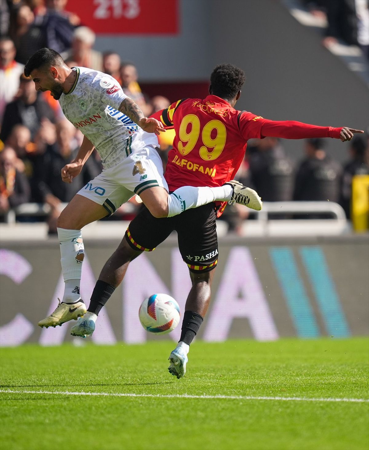 Göztepe, Konyaspor'u Uzatmalarda 2-0 Mağlup Etti
