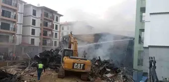 Hatay'da Şantiye Alanında Konteynerde Yangın Çıktı