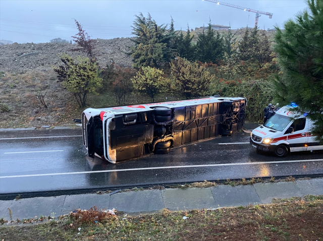 Esenler Otogar Bağlantı Yolu'nda Otobüs Devrildi: 2 Ölü, 15 Yaralı