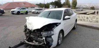 Erzurum'da Trafik Kazası: Baba ve Oğlu Yaralı