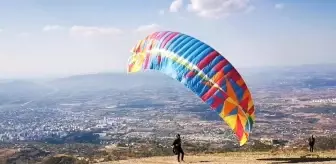 Düziçi'nde Yamaç Paraşütü Festivali Rüzgar Gibi Geçti