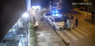 İnegöl'de Scooter Sürücüsü Otomobil Kapısına Çarptı: Yaralı Var