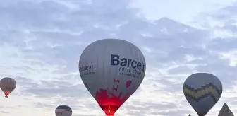 Kapadokya'da Sıcak Hava Balonları, Atatürk Posterleriyle Havalandı