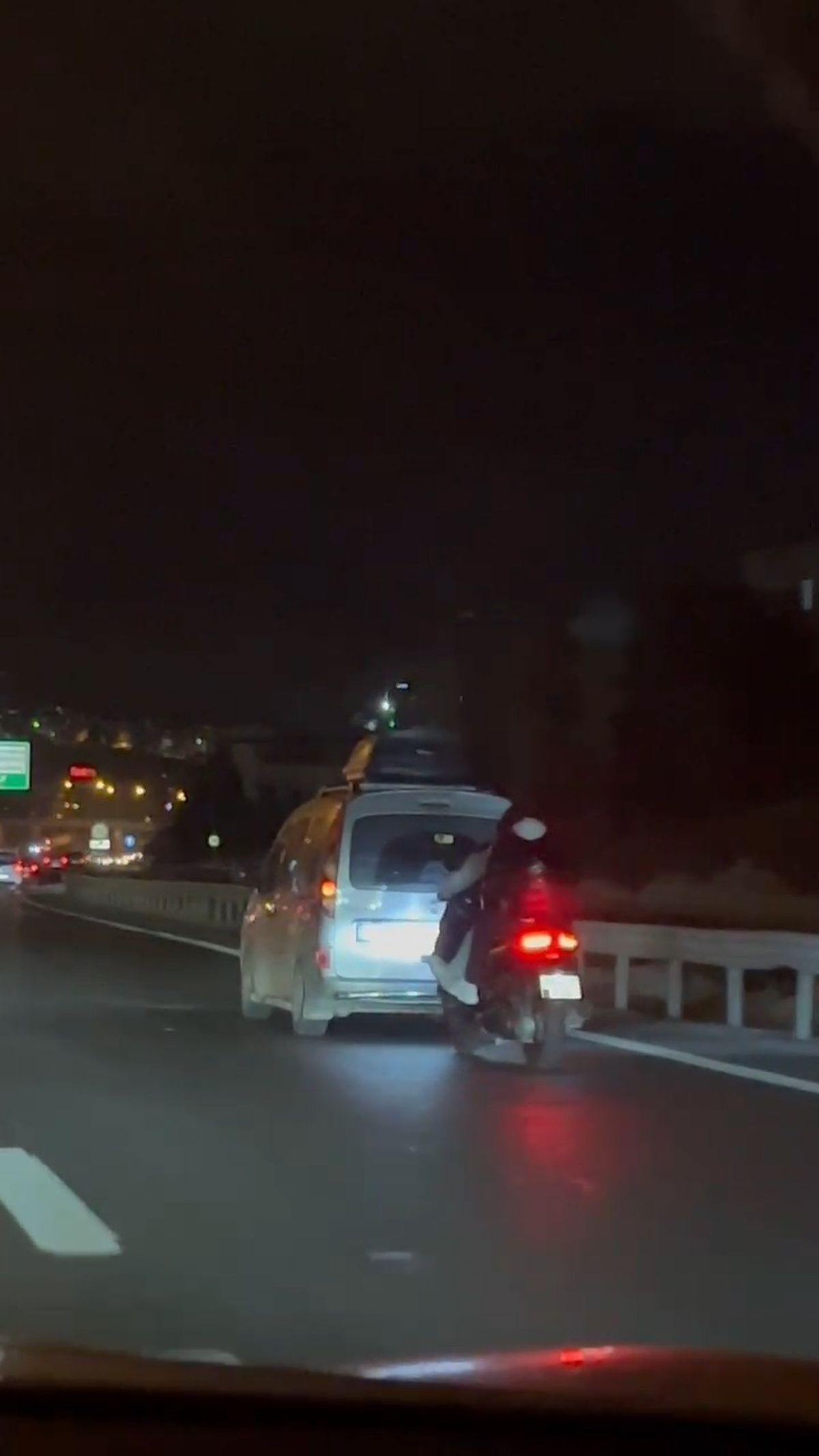 Motosikletli Grup Trafikte Tehlike Yarattı
