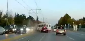 Eskişehir'de Trafik Kazası: Servis Aracı Katener Direğine Çarptı