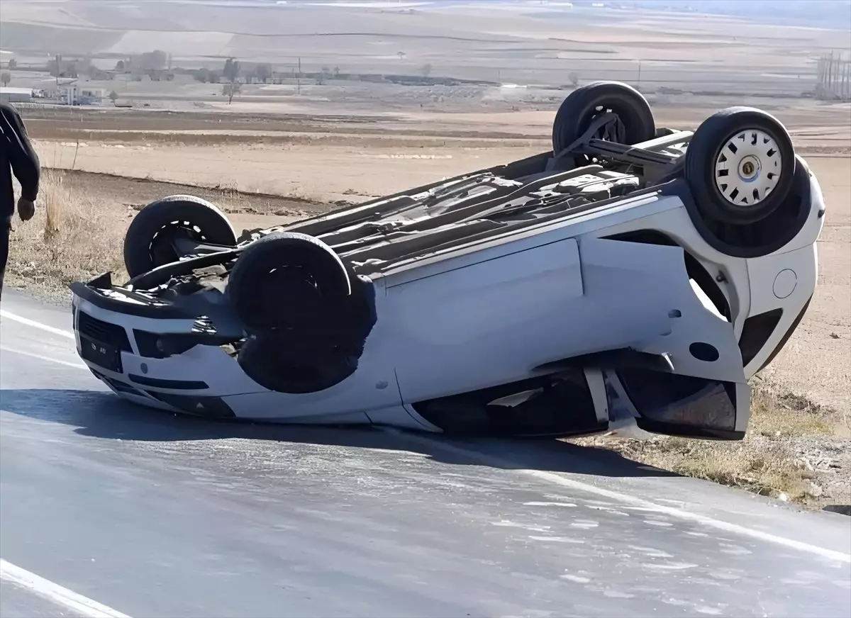 Sandıklı'da Otomobil Devrildi: 4 Yaralı