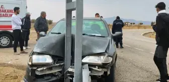Konya'da Elektrik Direğine Çarpan Otomobilde 4 Yaralı