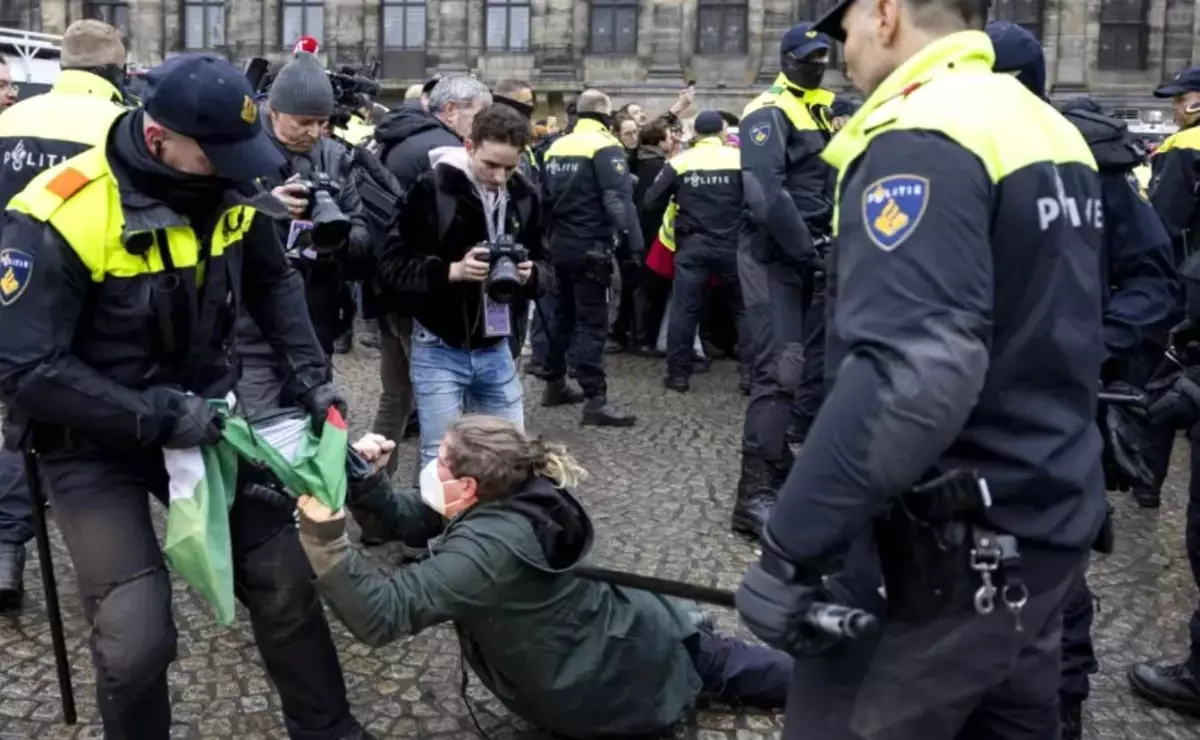 Amsterdam'da Filistin Yanlısı Göstericilere Gözaltı