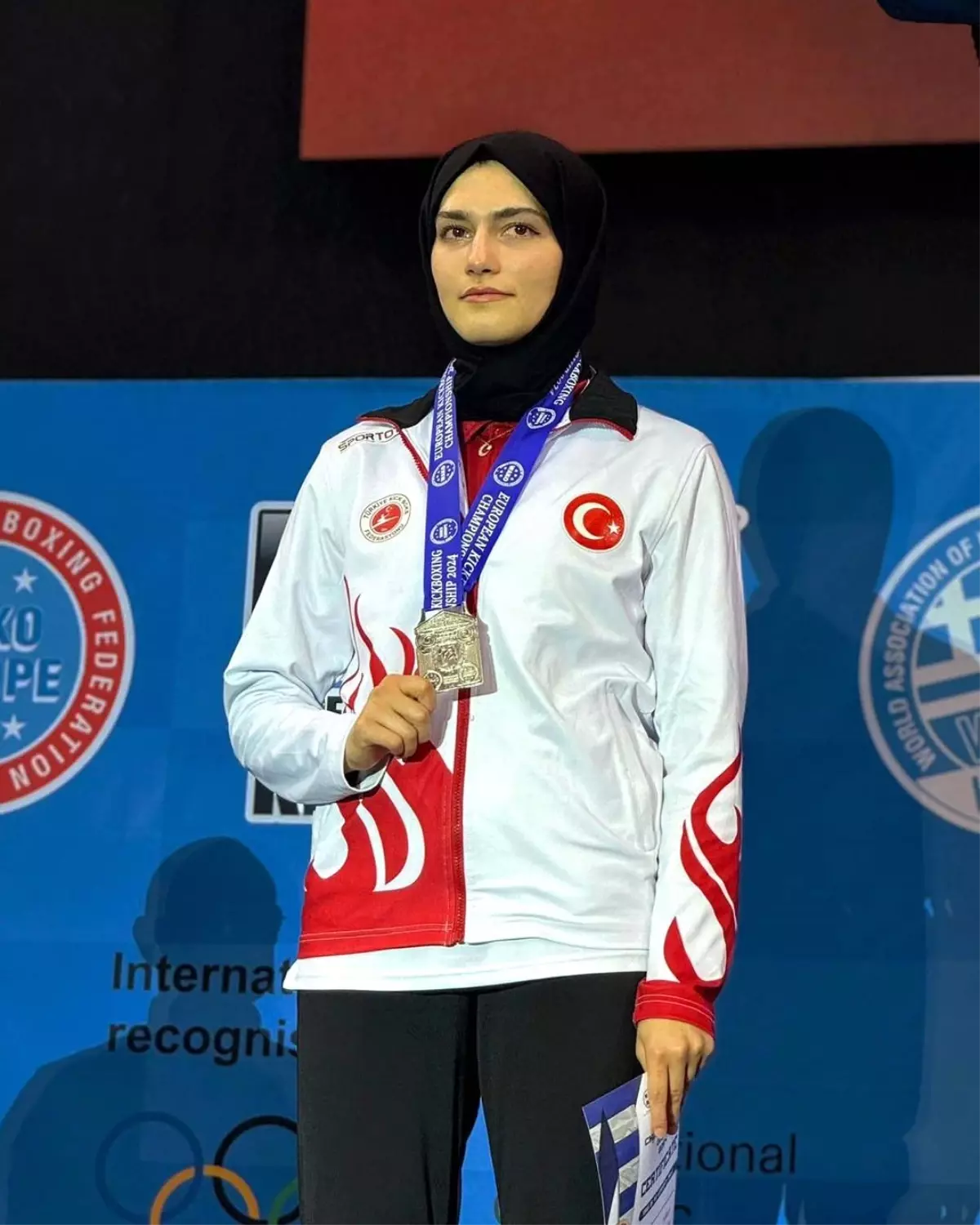 Sena Amine Nur Özgen Avrupa Kick Boks Şampiyonası'nda Gümüş Madalya Kazandı