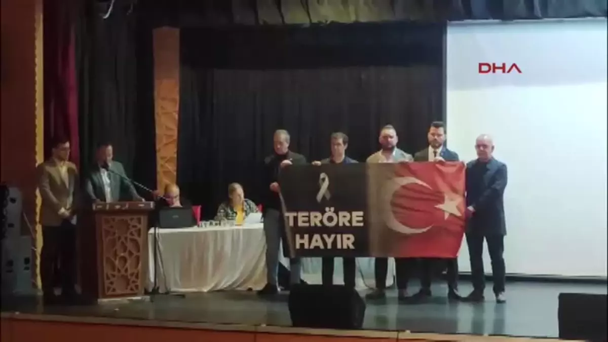 Gemlik Belediye Meclisi'nde Pankart Krizi
