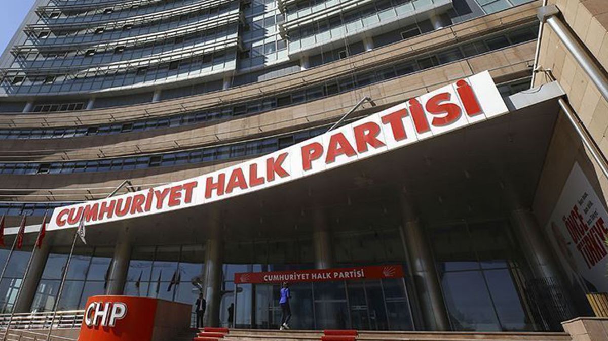 CHP'nin 81 il başkanından Özgür Özel'e güvenoyu