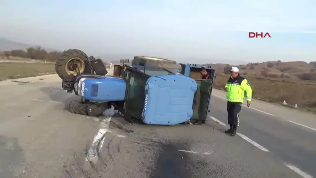 Çorum'da İşçi Servisi ile Traktör Çarpıştı: 16 Yaralı