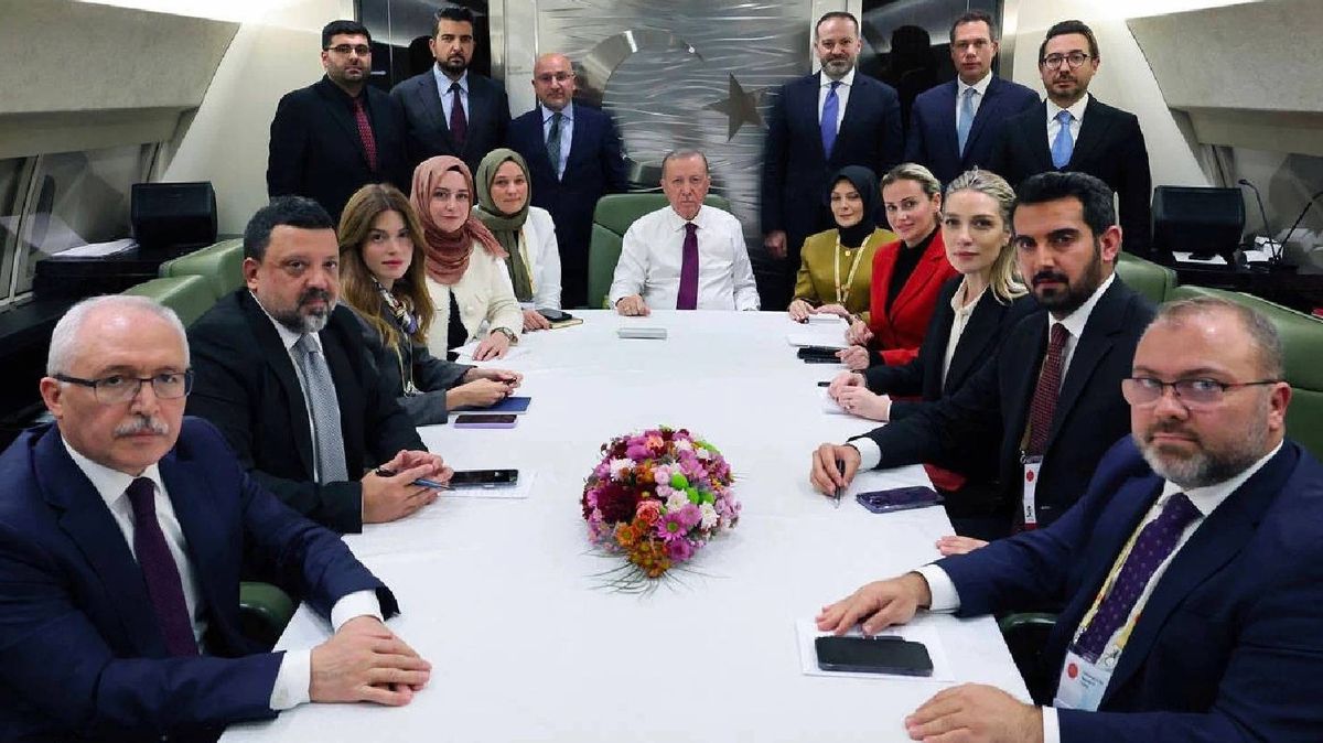 Cumhurbaşkanı Erdoğan'ın uçağında "adaylık" sorusunun yasaklandığı iddia edildi