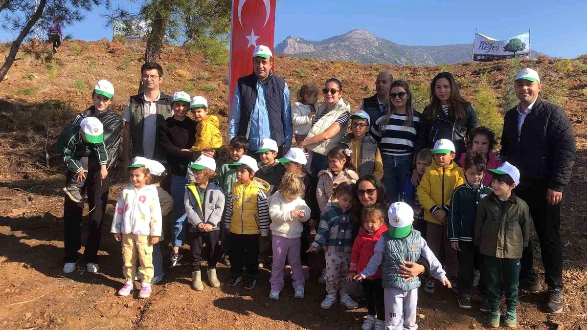 Datça'da Milli Ağaçlandırma Günü'nde 2 Bin 200 Fidan Dikildi