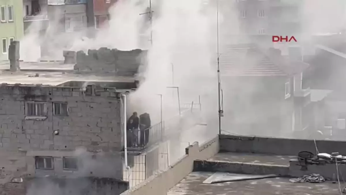Diyarbakır'da Yangın: Baba ve İki Kızı Balkonda Kurtarıldı