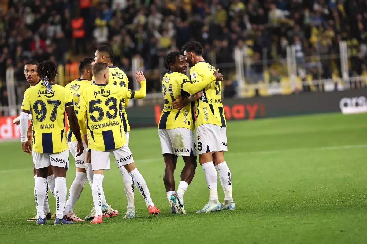 Fenerbahçe, Sivasspor'u 4-0'la Geçti
