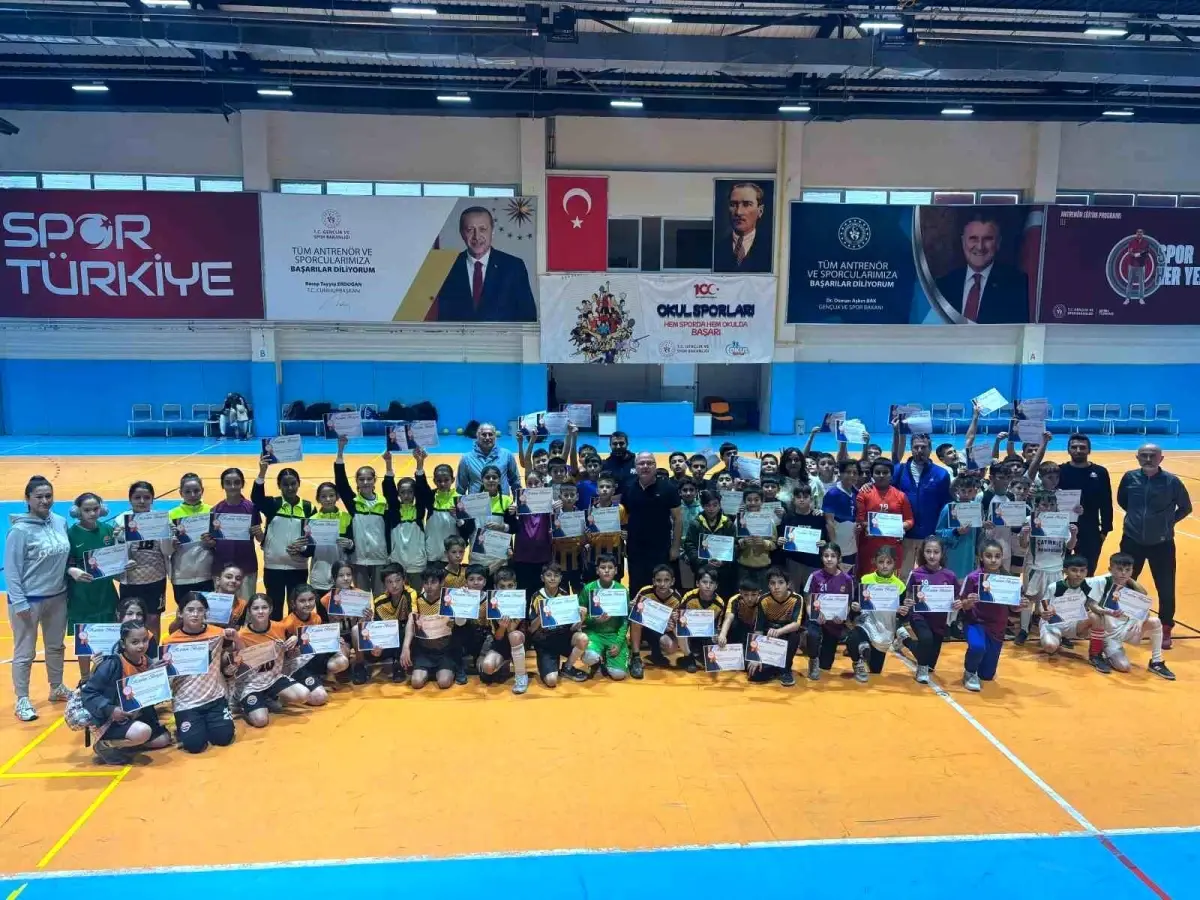 Afyonkarahisar'da 10 Kasım Anma Günü Hentbol Müsabakaları Yoğun İlgiyle Gerçekleşti
