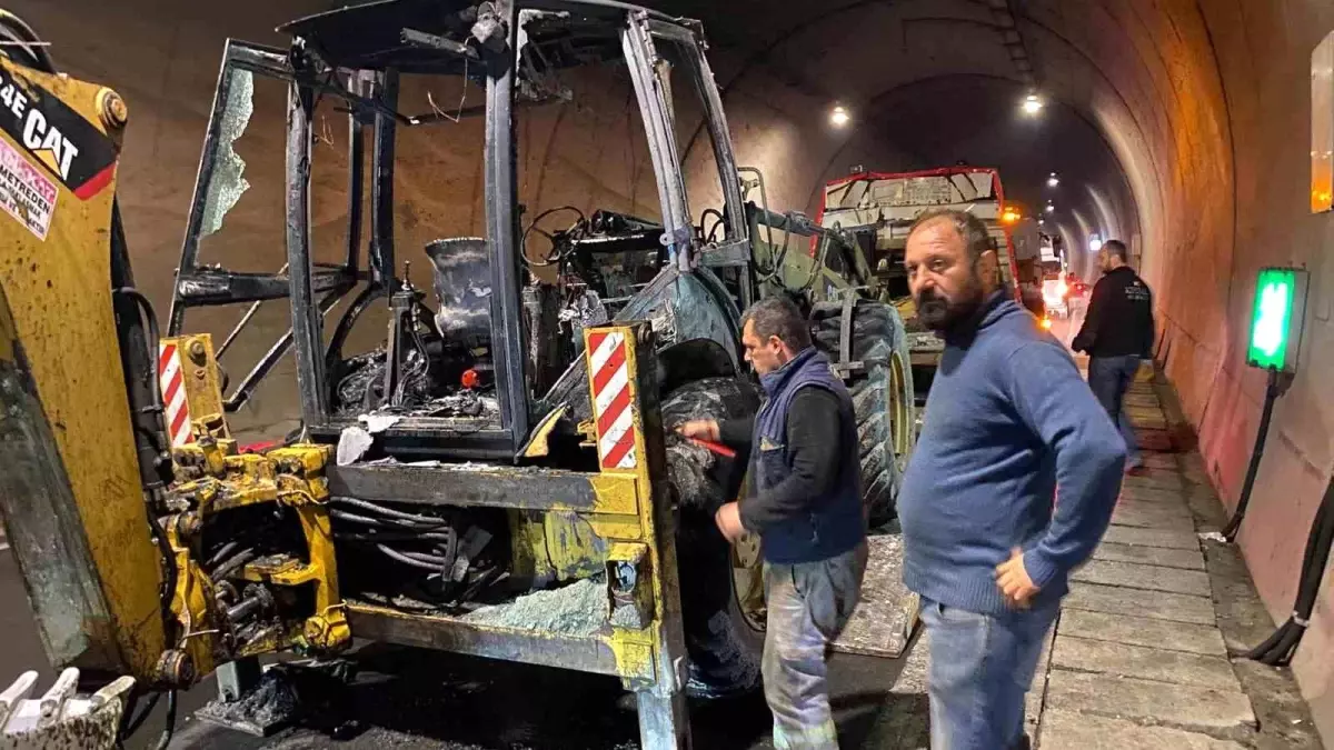 Cankurtaran Tüneli'nde Ekskavatör Yangını