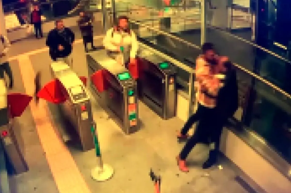 Kadıköy'de Güvenlik Görevlisi, Alkollü Şahsı Silahla Yaraladı