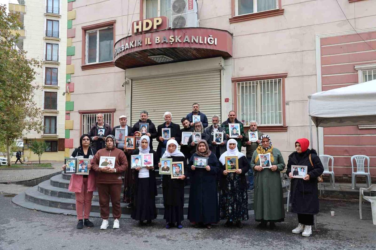 Diyarbakır'da Kanser Hastası Anne, Kaybolan Evladını Bekliyor